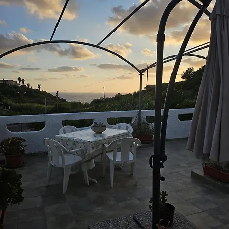 Bosa Bouganville Con Vista Mare