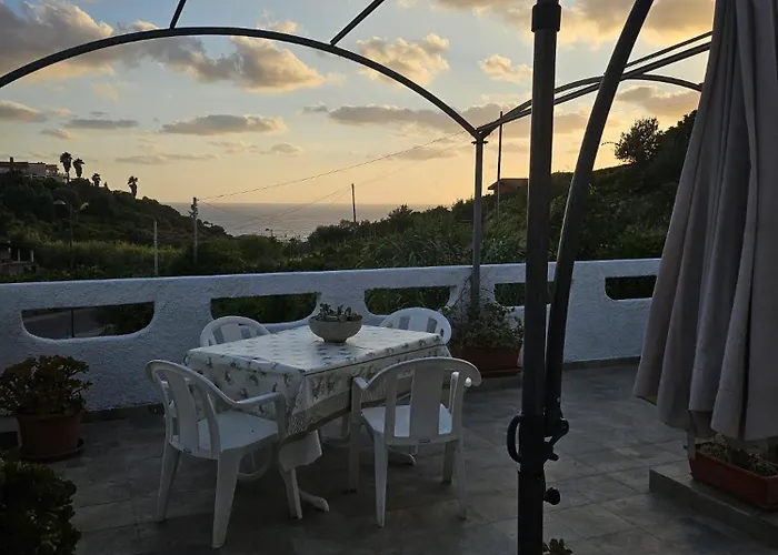 Bosa Bouganville Con Vista Mare Ampio Terrazzo